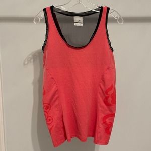 Nike Red Workout Top‎ with Black Mesh Detail on Back Large Pre-owned